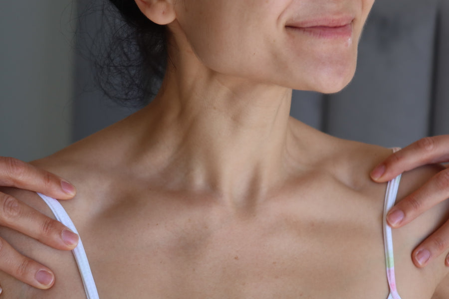 Defined collarbones